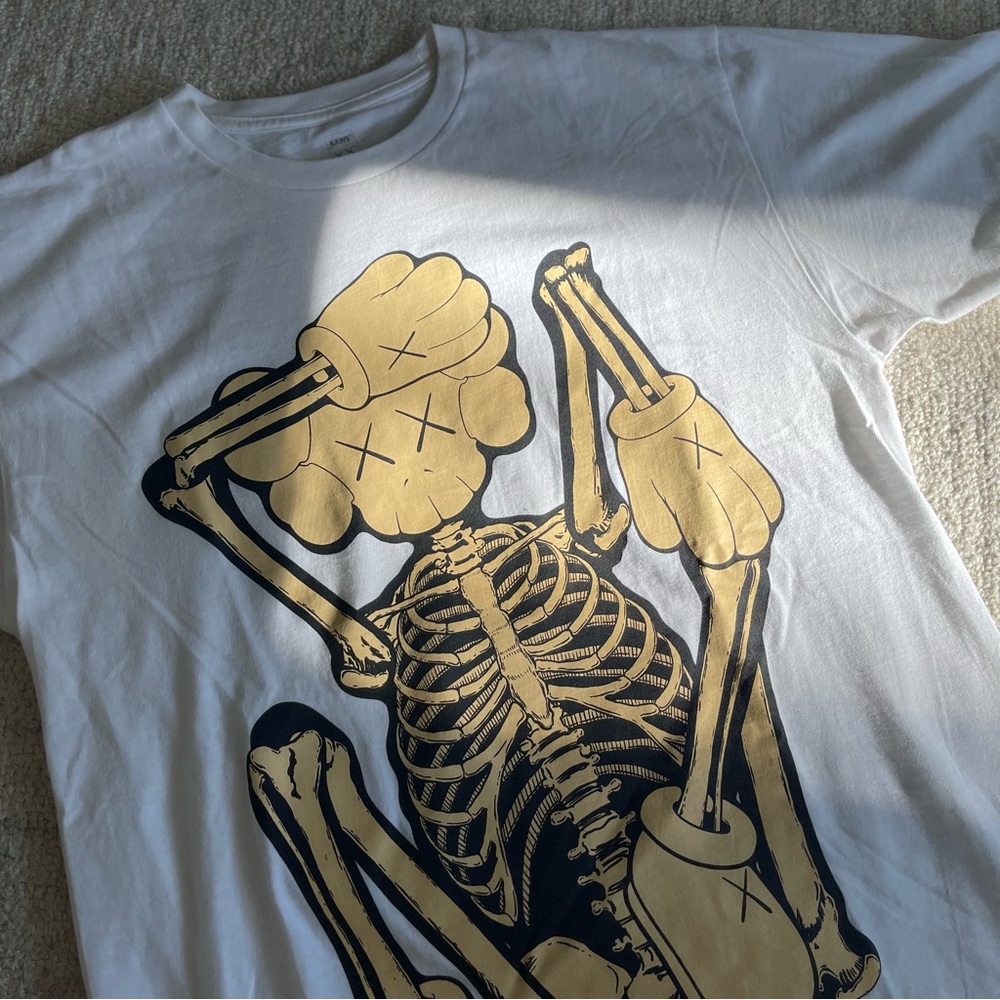 KAWS SKELETON NEW FICTION BONE T SHIRT L DS  WHITE SOLD OUT COMPANION SS2021